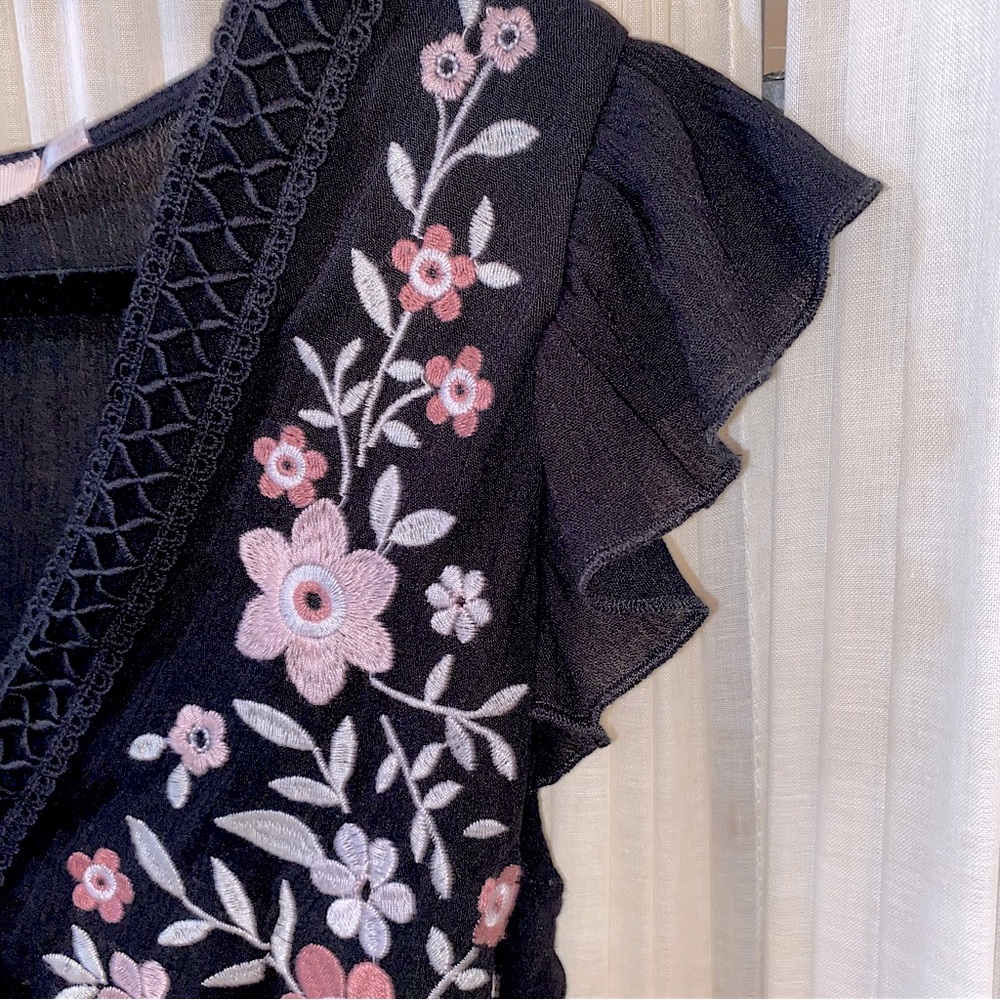 Mi Ami Embroidered Flutter Sleeve Peplum Blouse Size Small - Picture 4 of 9
